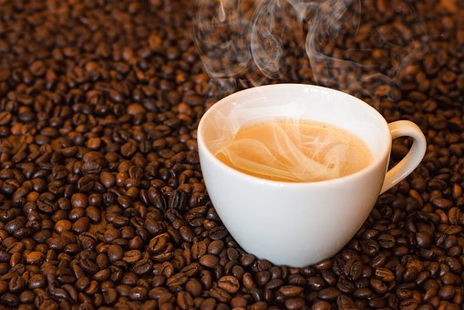 Il caffè, la bevanda nera dal fascino senza tempo